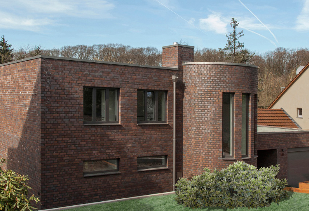 Modern detached house made with 1635ek bricks 