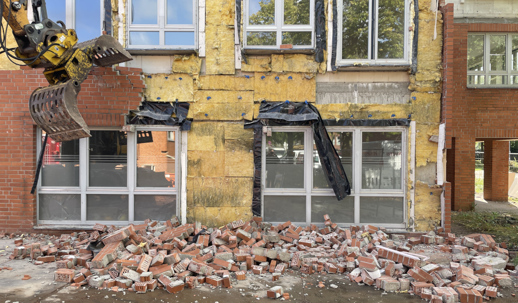 Demolition of the façade