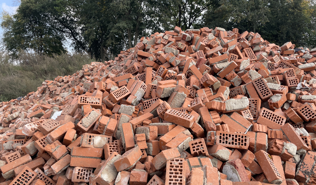 Demolition bricks = new raw material for Deppe Recycling Bricks