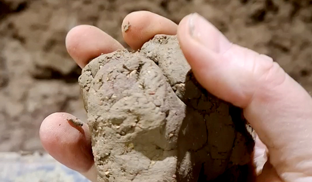 The fully processed mixture for new Deppe Recycling Bricks