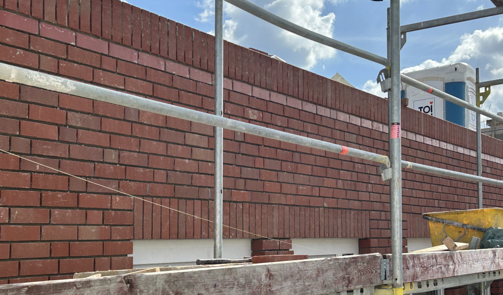 First masonry constructed with Deppe recycling bricks at the new “Das Ludwig”