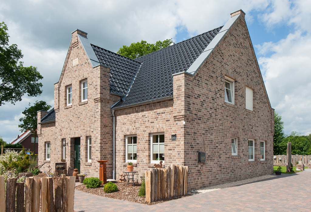 Fassade aus Backstein - traditionelles Einfamilienhaus